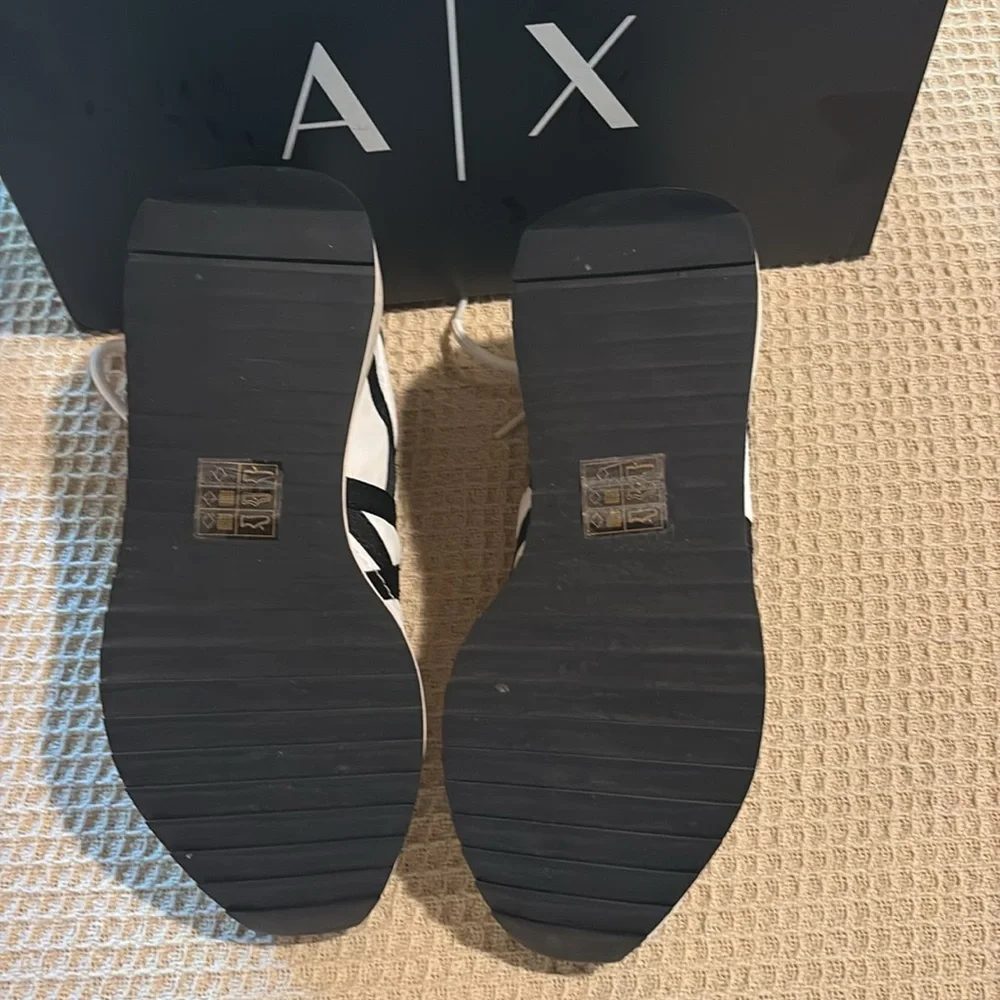 Unisex Armani Exchange Classic Sneakers - Men’s size 6 / Women’s size 8.5